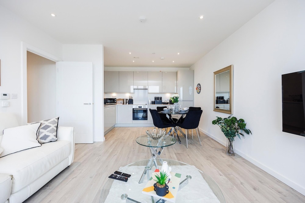 Newly Built 2 Bed Apartment By London City Airport