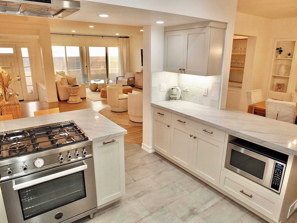 Beachfront Estate - LB Peninsula