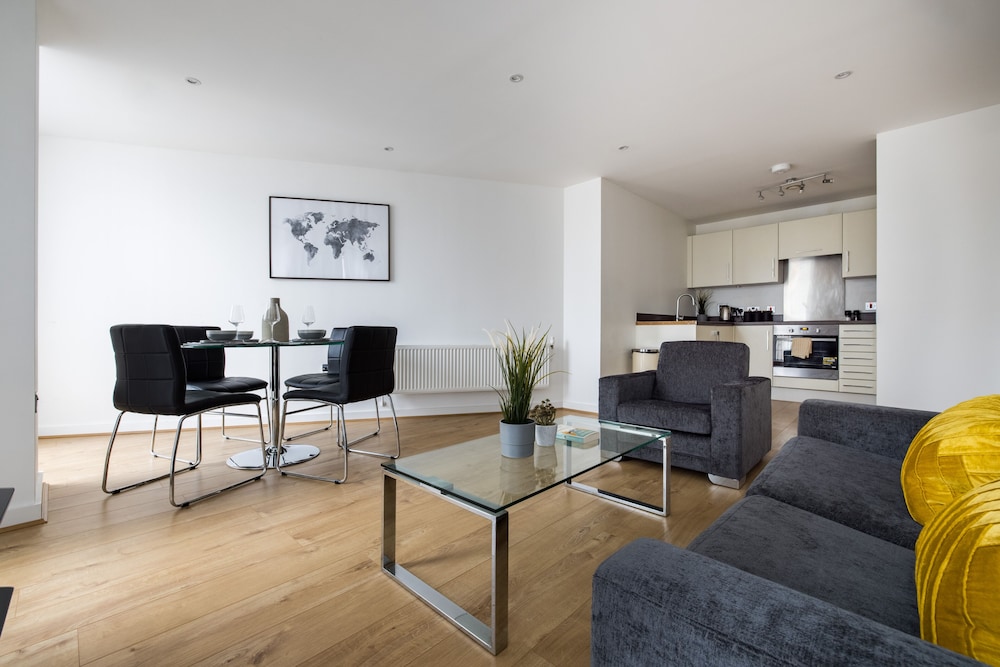 Spacious 2 Bed Flat in Hoxton