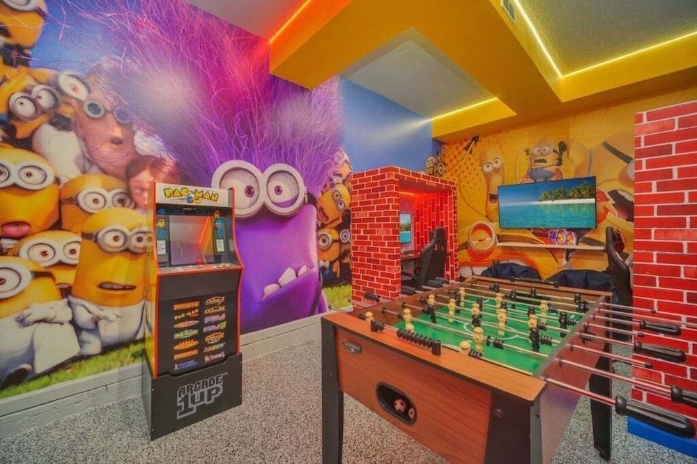 Movie Room, Pool, Theme Rooms Everything Included! 6 Bedroom Villa