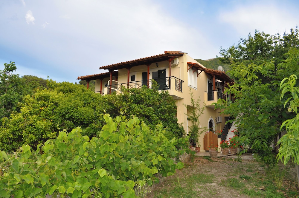 Holiday House Litsa 50 Metres From Agios Gordios Beach