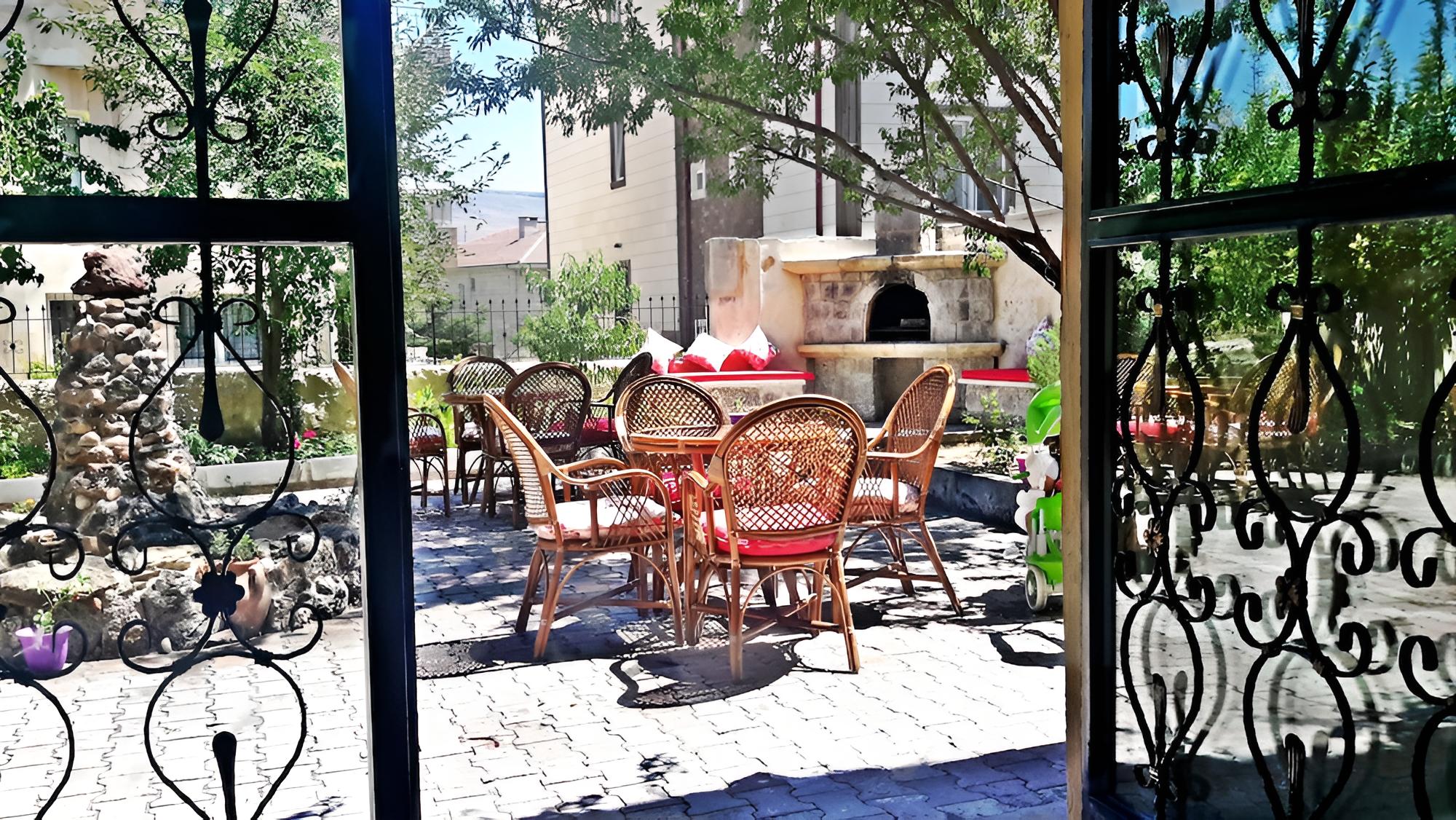 Dedeli Deluxe Hotel