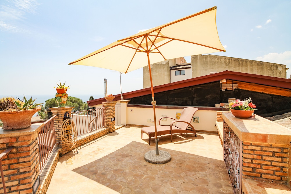 Corso Umberto en Taormina — roof