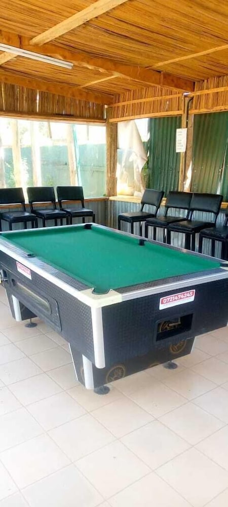 White House Lounge & Accommodation