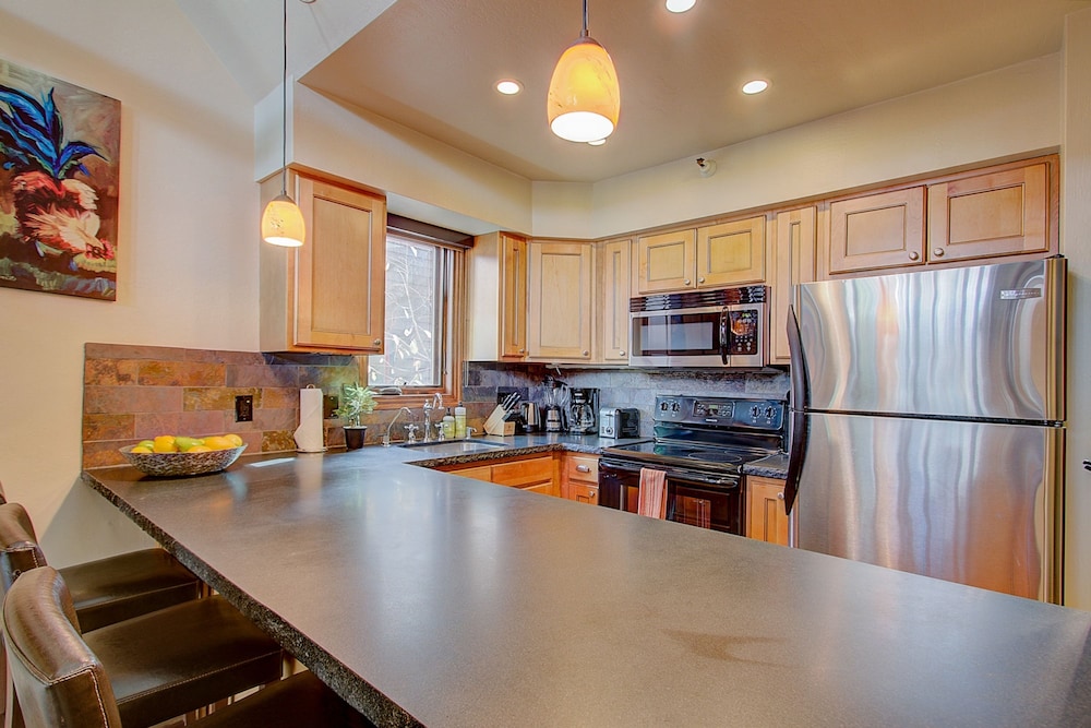 Quittin Time Townhouse Peaceful Mountain Ski-in-ski-out Retreat Close to Town