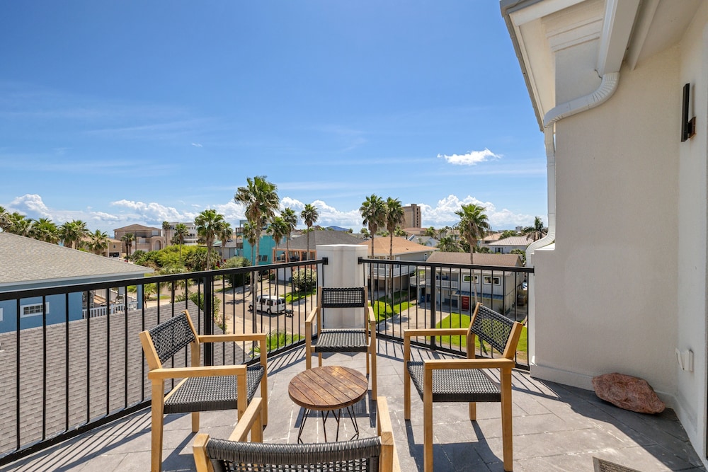 Miramar House, 120 E. Constellation 6 Bedroom Home