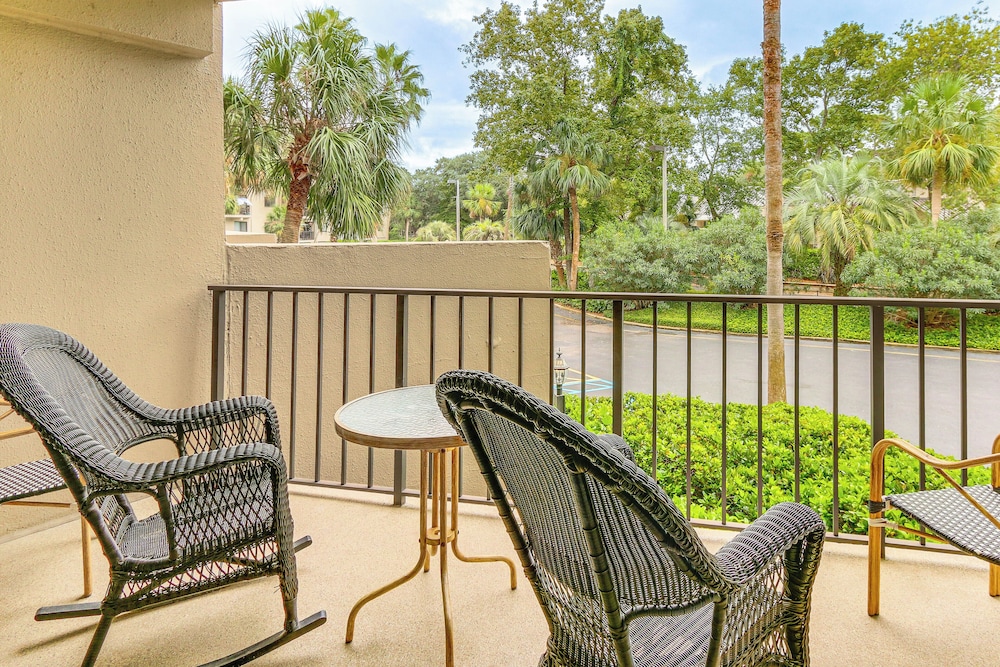 Easy Beach Access! Walkable Hilton Head Condo