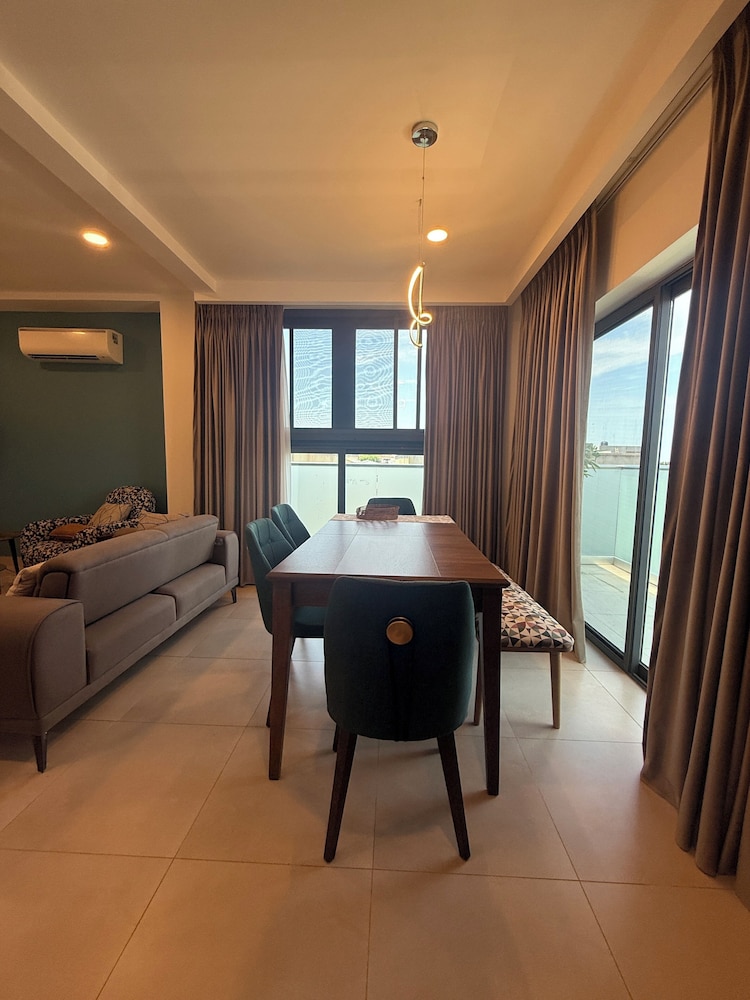Kinville Suites - Cantonment Living