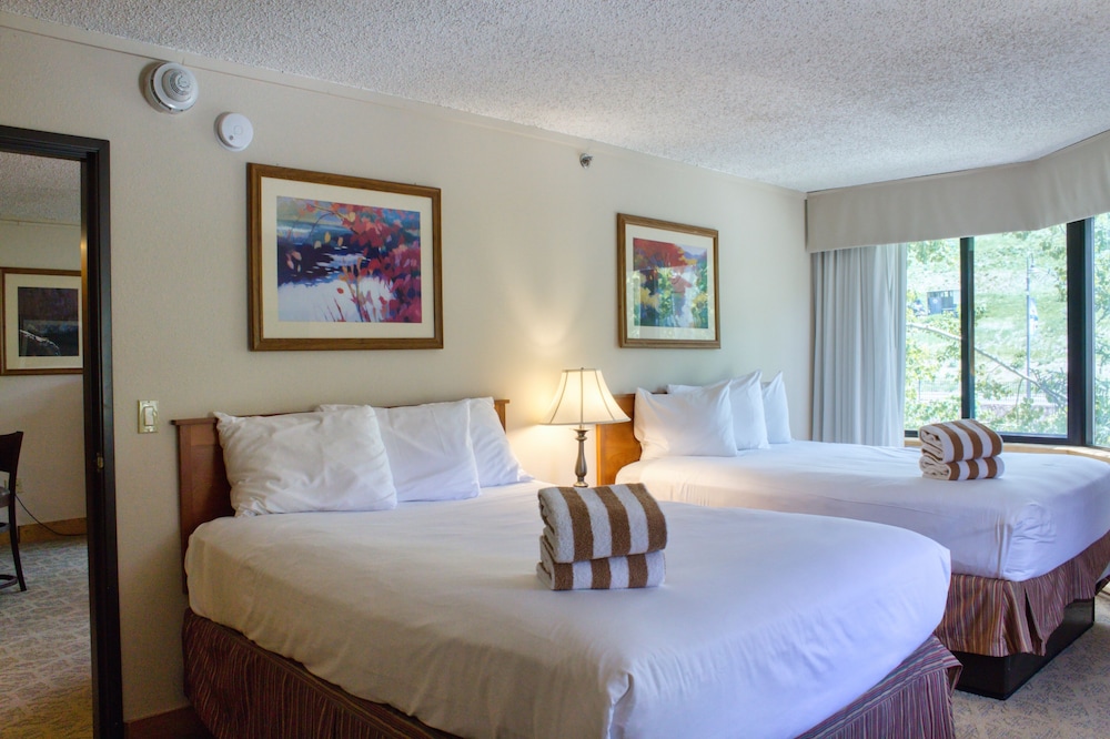 The Grand Lodge by Traverse Hospitality (No Resort Fees)