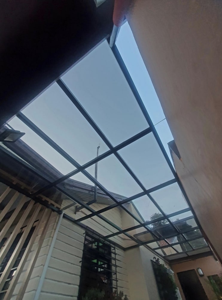 3 Bedroom Fully Furnished Aircon House With Free Car Park