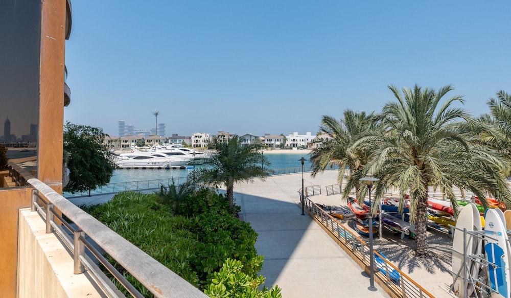 Exquisite 2BR w Exclusive Beach Access at the Palm