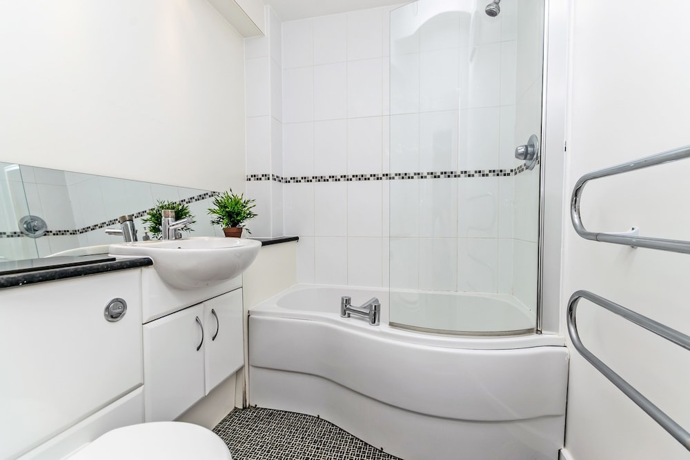 Racecourse Serviced Apartments
