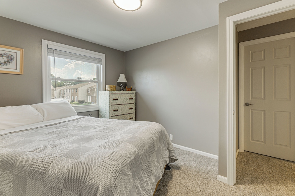Townhome 10 Mi to Wpafb & Dayton!