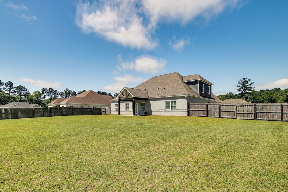 4 Mi to Dtwn: Stylish Home w/ Large Yard in Dothan