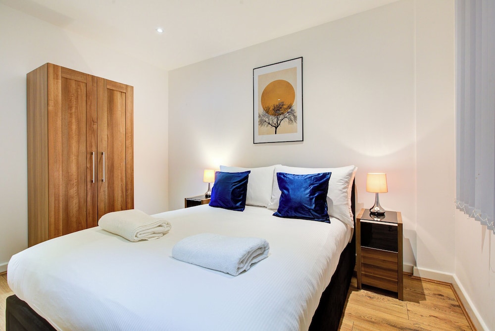 Hybrid Resi Greenwich