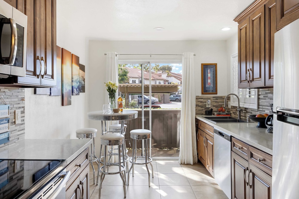 Coastal Retreat With Pool, Hot Tub, BBQ Patio & Minutes to Dana Point Harbor, Monarch Beach, Laguna Beach & Golf Courses Ritz Pointe Condo