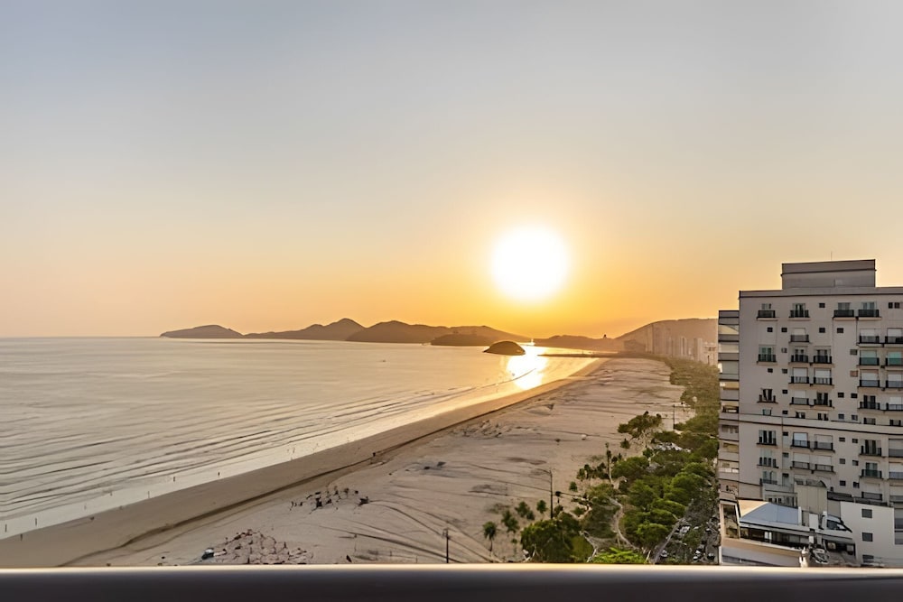 Flat beira-mar com piscina na cobertura