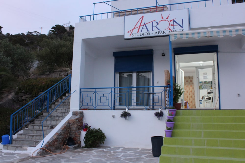Aaron Studios Apartments