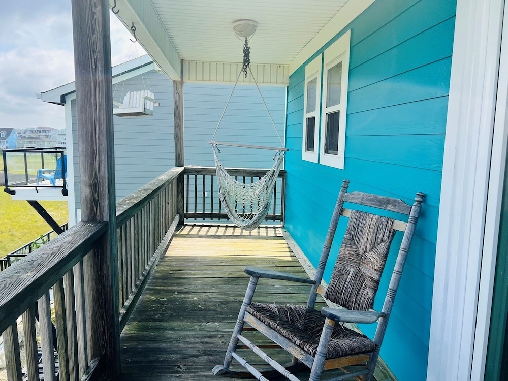 Fishtown / 606 Ocean Blvd West 4 Bedroom Home by RedAwning view 3