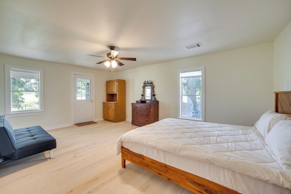 Blue Ridge Retreat on 10-acre Farm: Rural Reset!