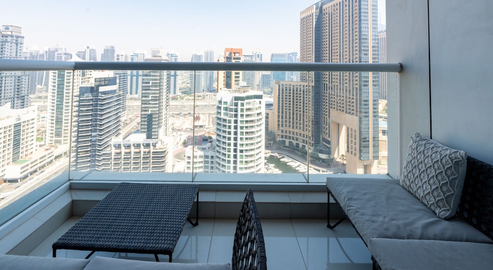 Premium 2BR Apt w Marina Views