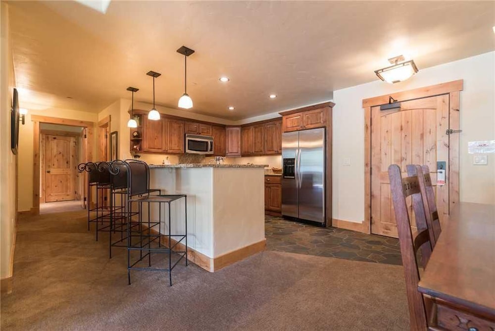 6107 Bear Lodge, Trappeur's Crossing Apartment 3
