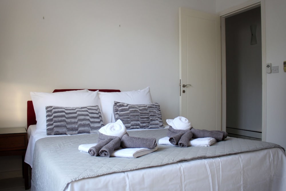 102 PAP - Stay Helios House