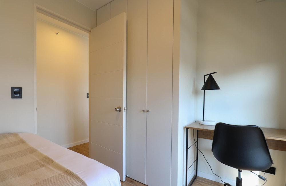 w Elegant 2BR With Balcony in San Isidro