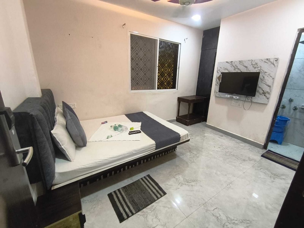 Shri Radha hotels