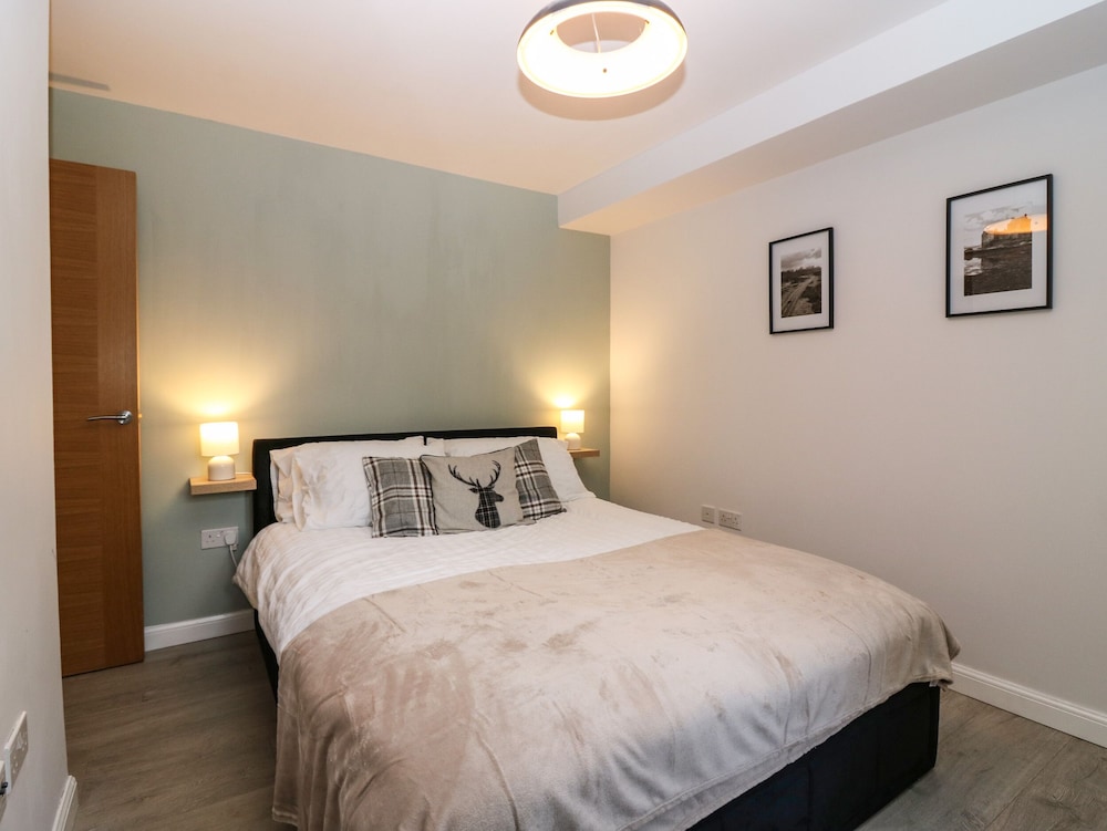 11 Ambleside Court