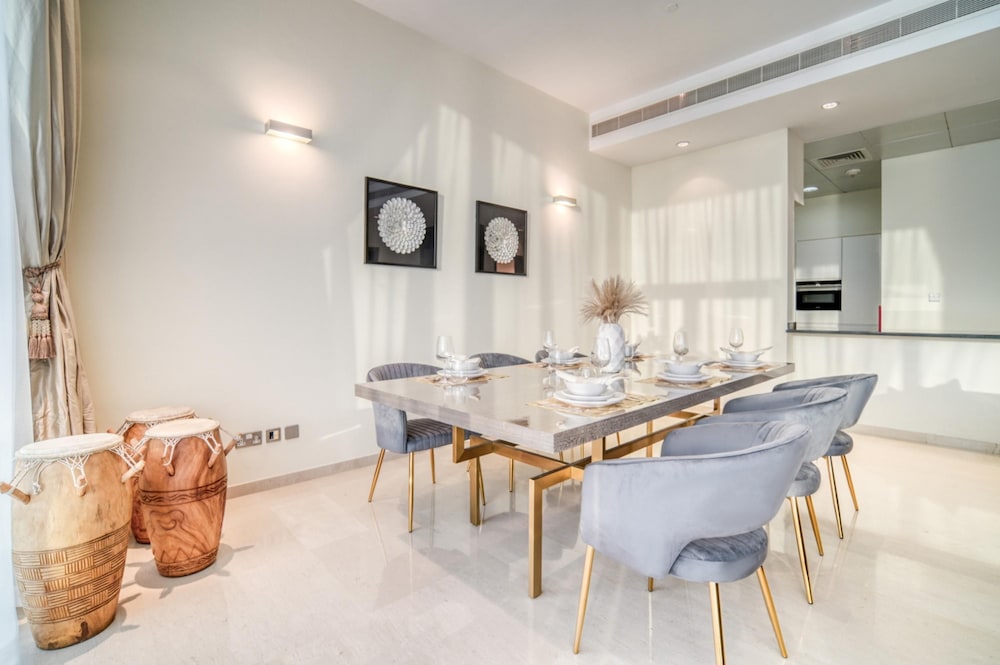 Vibrant Palm Lifestyle and Mediterranean Charm