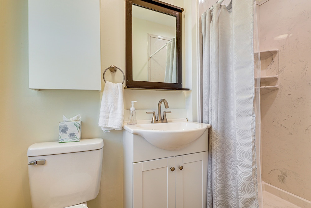 2 Mi to Fairhope Pier: Home w/ Large Yard!