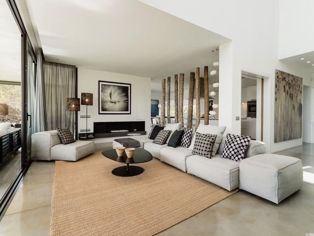 Modern Villa With Minimalistic Decor