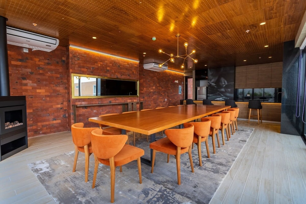 meeting & event spaces