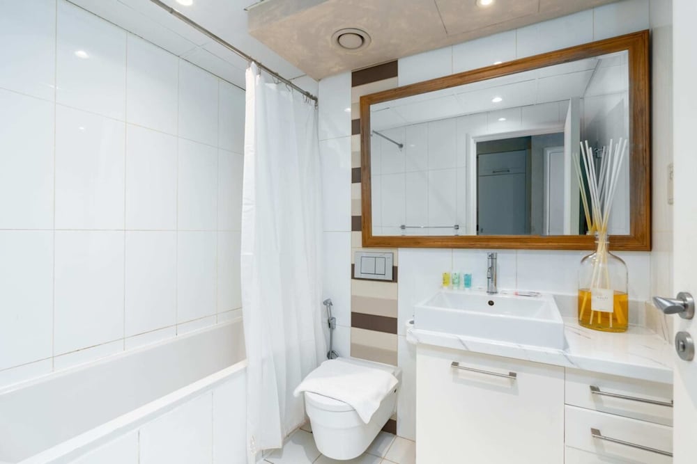 Stylish Studio Apartment w/ Patio, Downtown Dubai