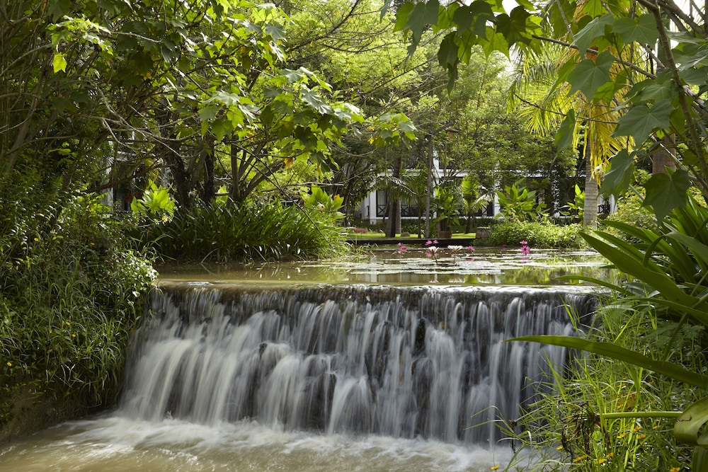 Santi Resort & Spa