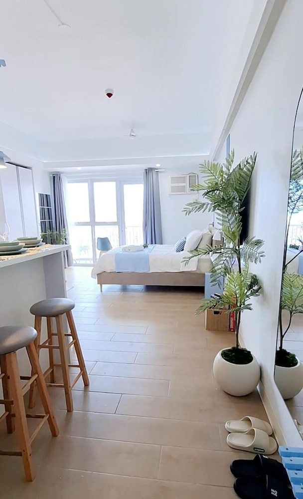 Luxury Coastal, Grand Canal View