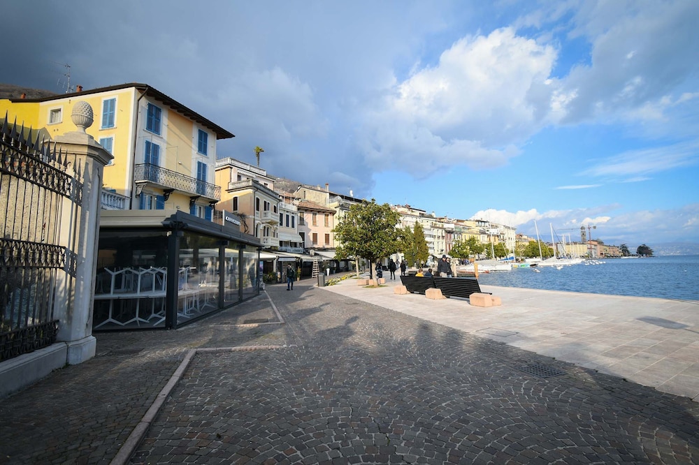 Romantic Benaco Sal - App 01
