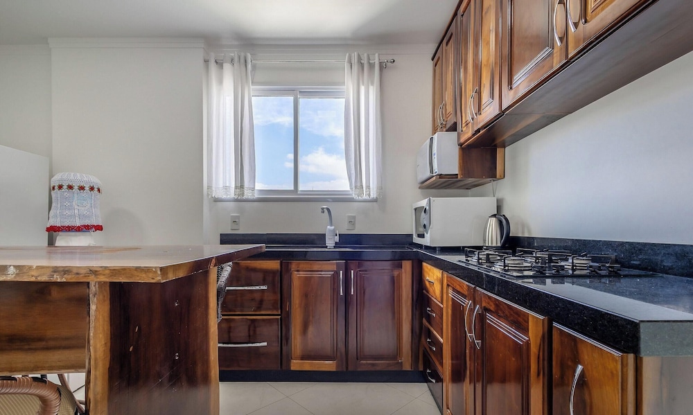 Apt w/ BBQ & Balcony, 450m From the Beach Sit1202