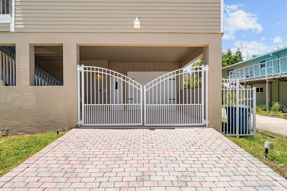 4BR Beach House Spacious Steps From Sand