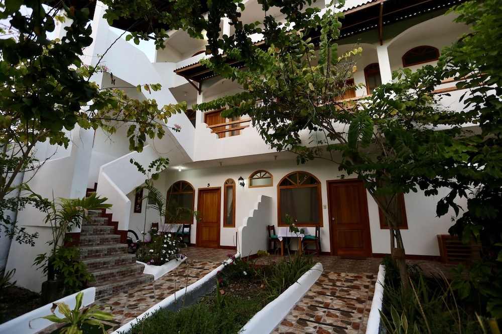 Hotel The Galapagos Pearl B&B - Image 1