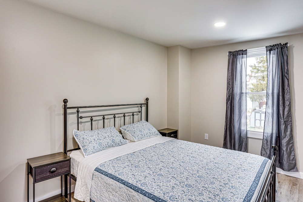 2 Mi to Dtwn Harrisburg! Convenient Duplex