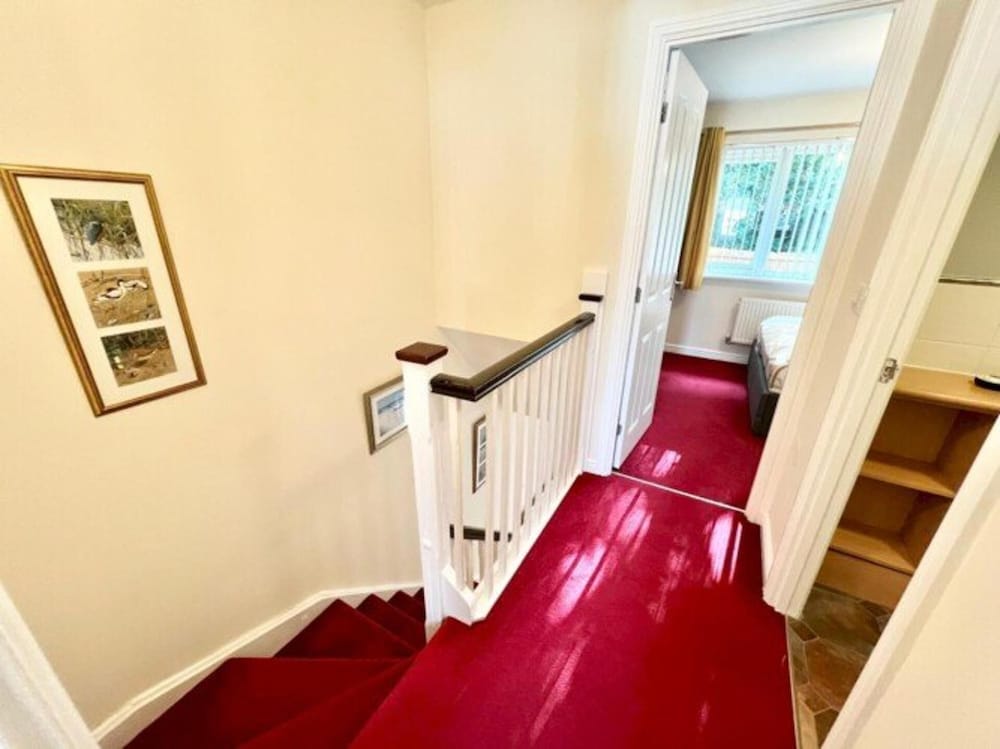 Quiet 2bedroom Home-garden-parking-family Friendly