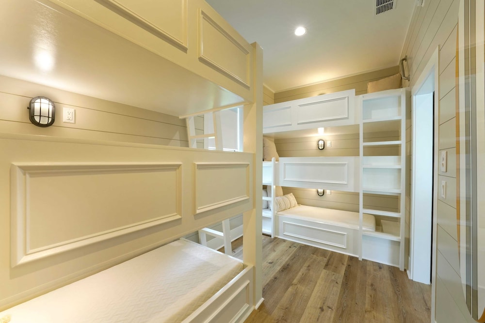 30A Serenity Skies by Avantstay Sleeps 19 Pool + Golf Cart