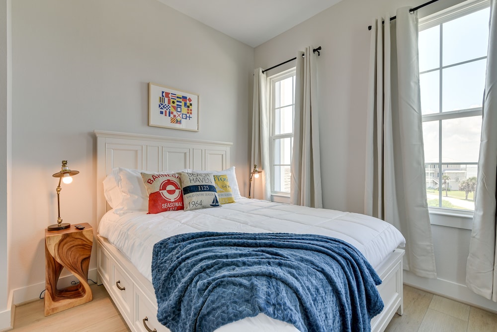 'seas The Day:' Home w/ Pool Access in Galveston