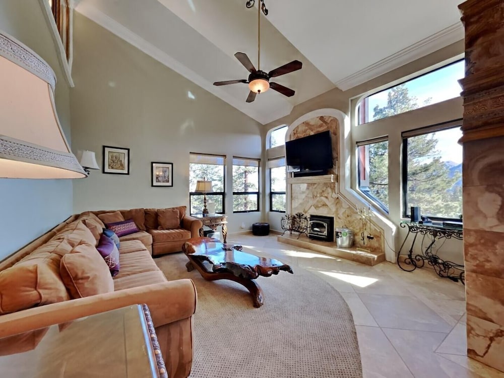 Deluxe Condo with Fireplace (Unit 623 at 1849)