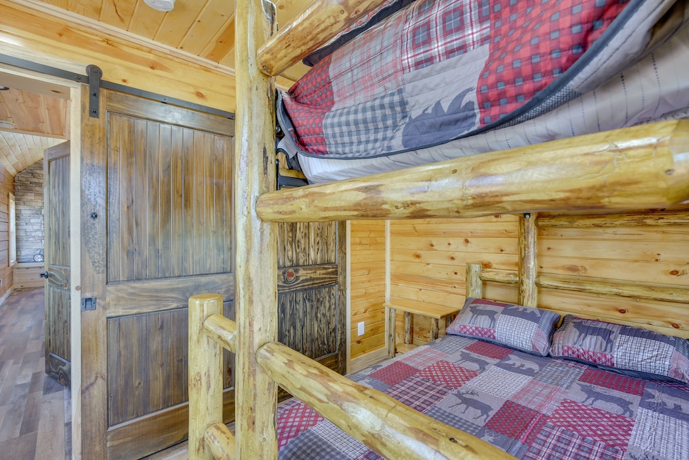 Peaceful Wyoming Cabin w/ Spacious Deck & Wet Bar! view 4