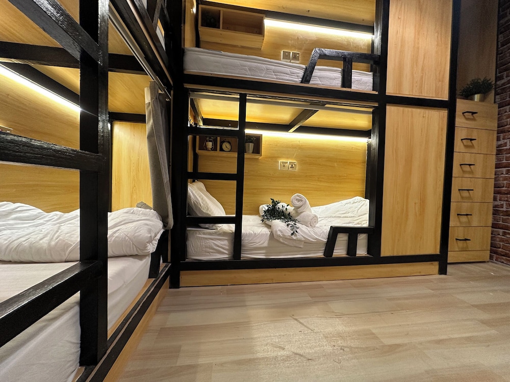 Luxury Hostel Bedspace in Downtown