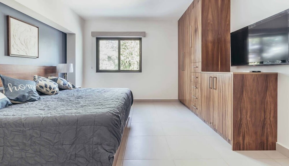 Cozy 2BR House 2 min to the Beach - Pool - Terrace