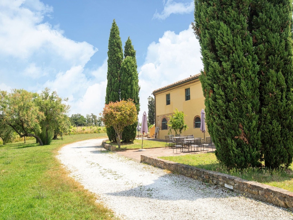 Appealing Apartment in Collesalvetti With Garden